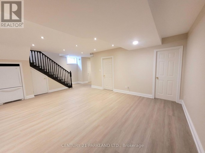 9 AUGUST AVENUE, Toronto (Oakridge), Ontario, M1L3M8