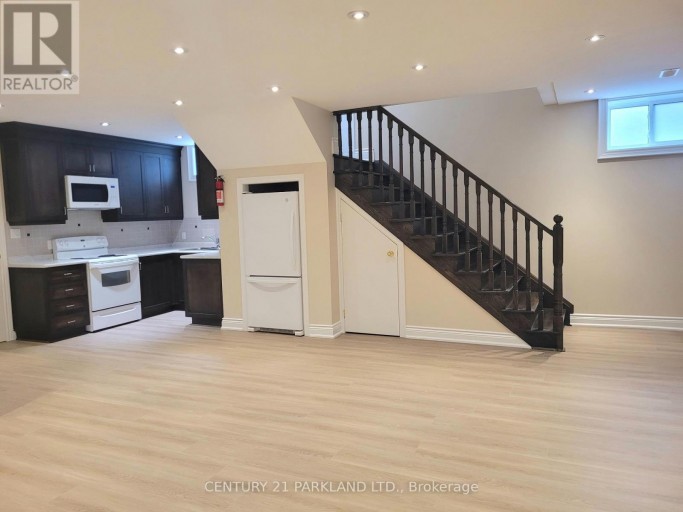 9 AUGUST AVENUE, Toronto (Oakridge), Ontario, M1L3M8