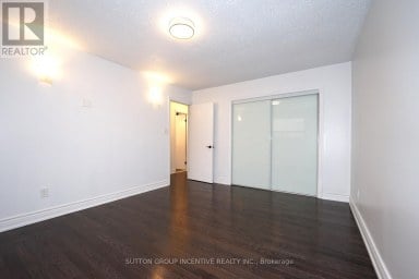 7 HURON STREET Barrie (North Shore) Ontario photo 17