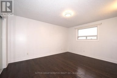 7 HURON STREET Barrie (North Shore) Ontario photo 18