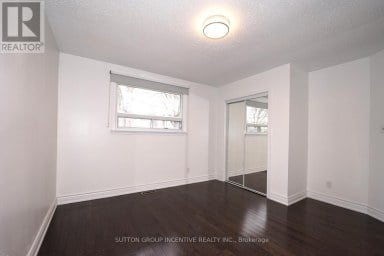 7 HURON STREET Barrie (North Shore) Ontario photo 19