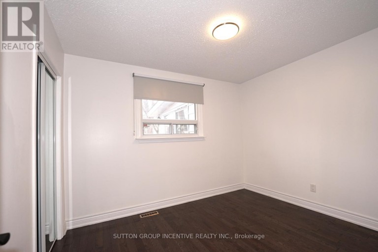 7 HURON STREET, Barrie (North Shore), Ontario, L4M5H2