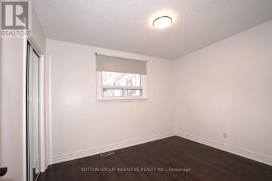 7 HURON STREET Barrie (North Shore) Ontario photo 20