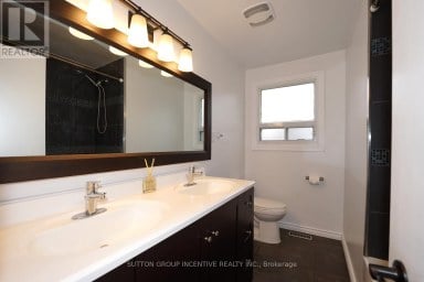 7 HURON STREET Barrie (North Shore) Ontario photo 21