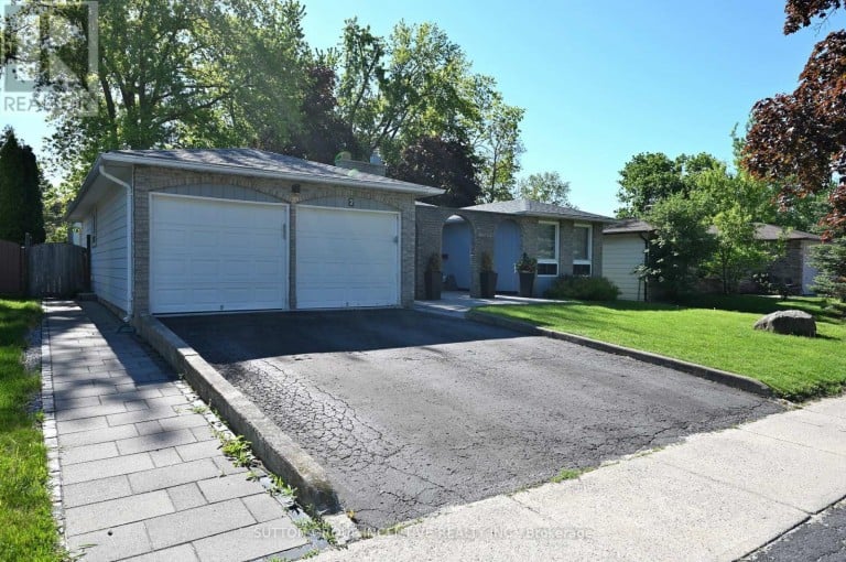 7 HURON STREET, Barrie (North Shore), Ontario, L4M5H2