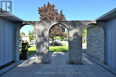 7 HURON STREET Barrie (North Shore) Ontario photo 5