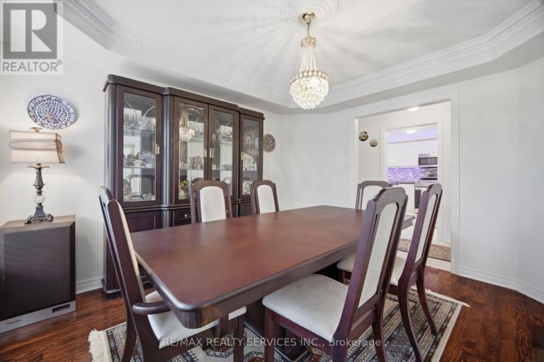 8 RIVERBANK ROAD, Brampton (Sandringham-Wellington), Ontario, L6R2H6