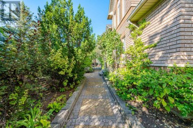 8 RIVERBANK ROAD Brampton (Sandringham-Wellington) Ontario photo 2