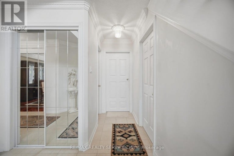8 RIVERBANK ROAD, Brampton (Sandringham-Wellington), Ontario, L6R2H6