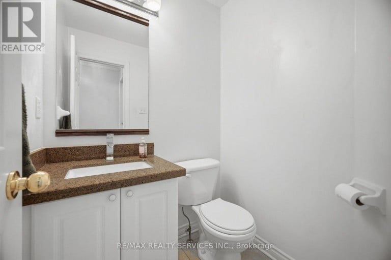 8 RIVERBANK ROAD, Brampton (Sandringham-Wellington), Ontario, L6R2H6