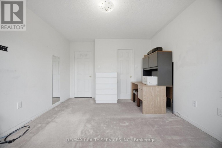 8 RIVERBANK ROAD, Brampton (Sandringham-Wellington), Ontario, L6R2H6