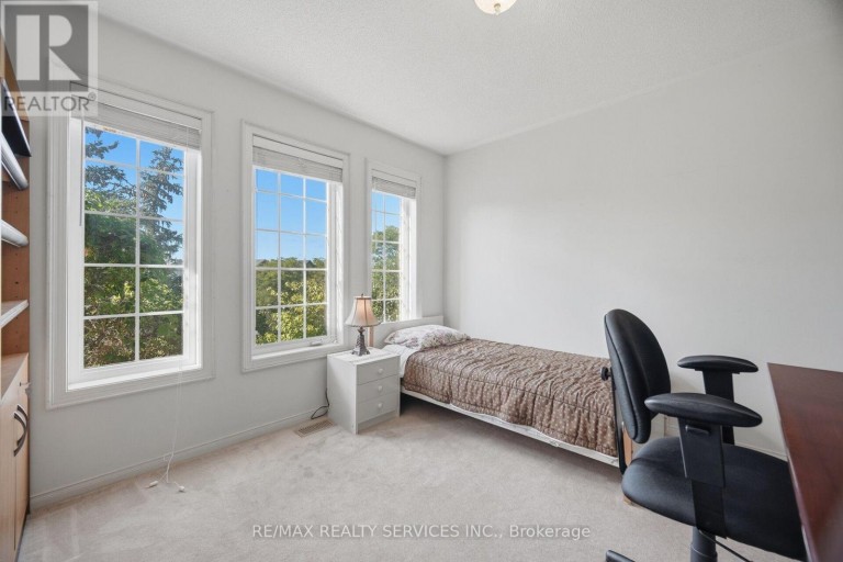 8 RIVERBANK ROAD, Brampton (Sandringham-Wellington), Ontario, L6R2H6