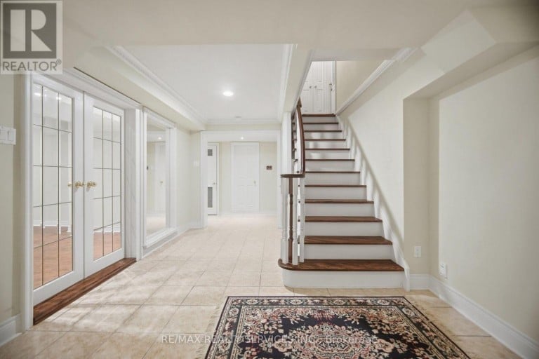 8 RIVERBANK ROAD, Brampton (Sandringham-Wellington), Ontario, L6R2H6