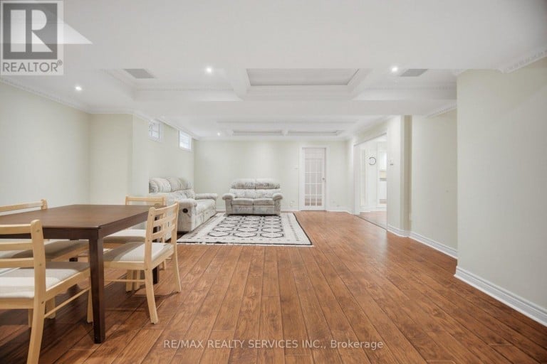 8 RIVERBANK ROAD, Brampton (Sandringham-Wellington), Ontario, L6R2H6