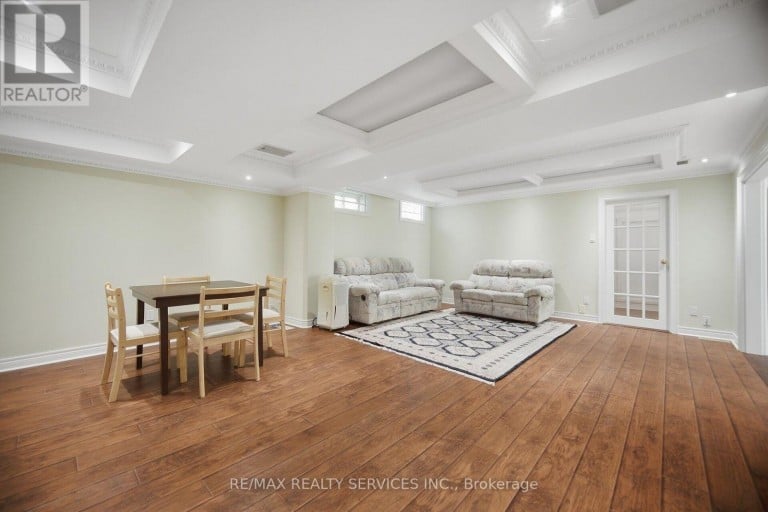 8 RIVERBANK ROAD, Brampton (Sandringham-Wellington), Ontario, L6R2H6