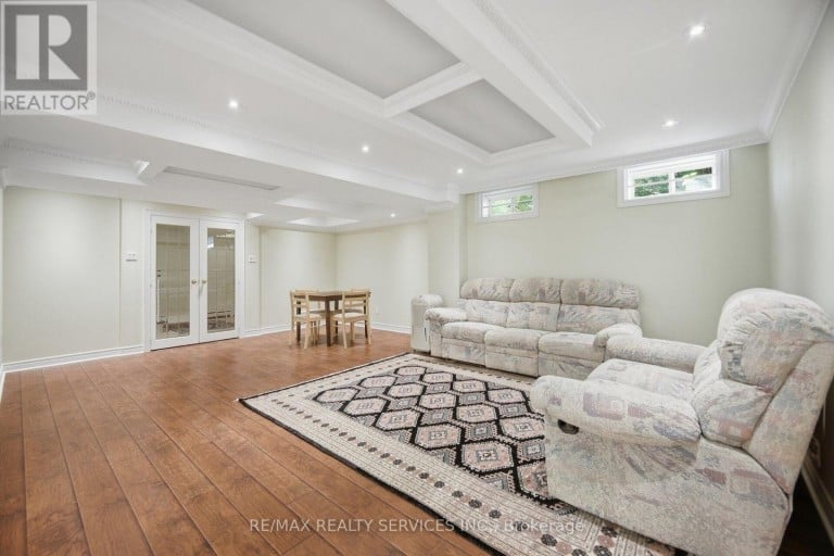 8 RIVERBANK ROAD, Brampton (Sandringham-Wellington), Ontario, L6R2H6