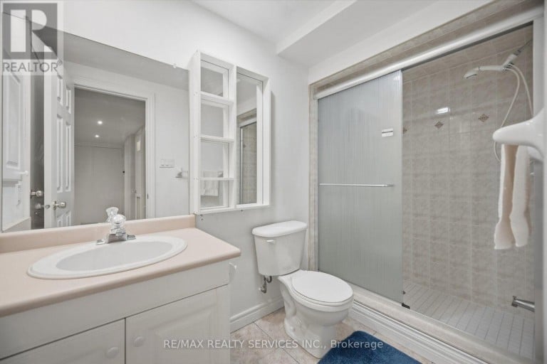 8 RIVERBANK ROAD, Brampton (Sandringham-Wellington), Ontario, L6R2H6