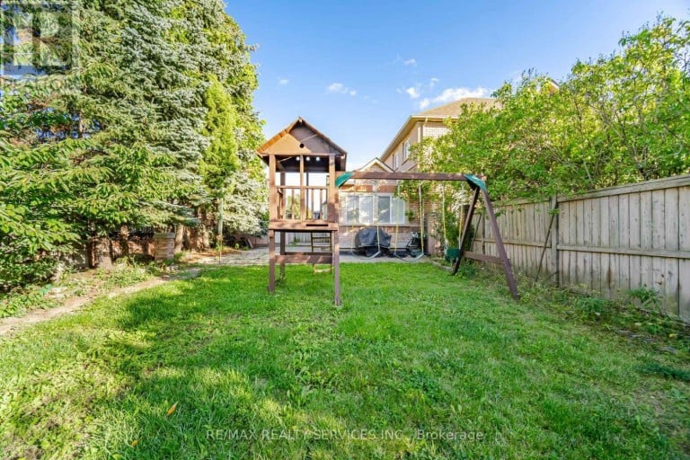 8 RIVERBANK ROAD, Brampton (Sandringham-Wellington), Ontario, L6R2H6