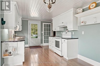 661 COUNTY ROAD 10 Prince Edward County (Picton) Ontario photo 10