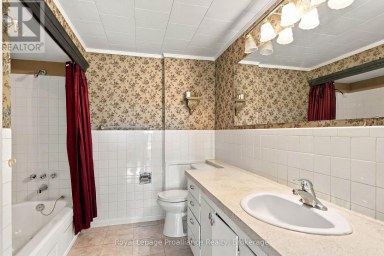 661 COUNTY ROAD 10 Prince Edward County (Picton) Ontario photo 13