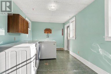 661 COUNTY ROAD 10 Prince Edward County (Picton) Ontario photo 14
