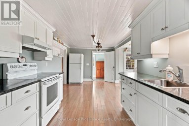 661 COUNTY ROAD 10 Prince Edward County (Picton) Ontario photo 8