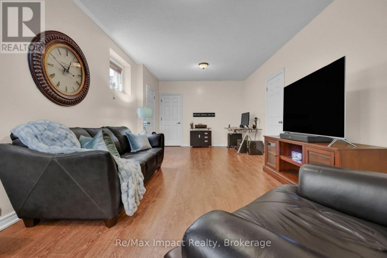 14A HUNT STREET, Clarington (Bowmanville), Ontario, L1C0A4