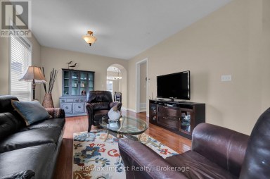 14A HUNT STREET Clarington (Bowmanville) Ontario photo 4