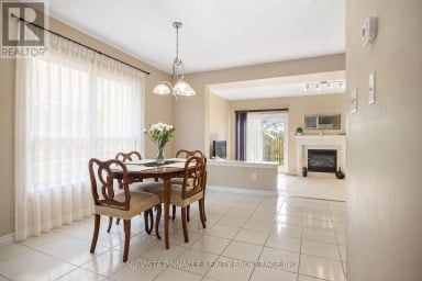 2504 MEADOWGATE BOULEVARD London South (South U) Ontario photo 10