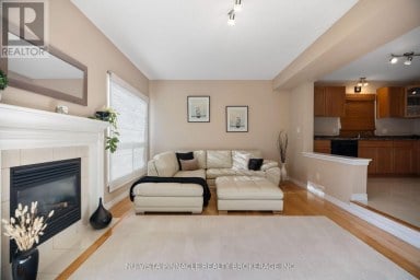 2504 MEADOWGATE BOULEVARD London South (South U) Ontario photo 14