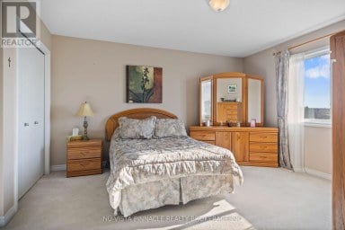 2504 MEADOWGATE BOULEVARD London South (South U) Ontario photo 23