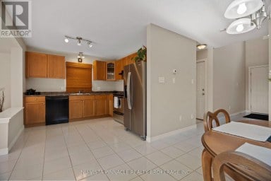 2504 MEADOWGATE BOULEVARD London South (South U) Ontario photo 3