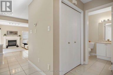 2504 MEADOWGATE BOULEVARD London South (South U) Ontario photo 8