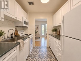 305 - 28 UPPER CANADA DRIVE Toronto (St. Andrew-Windfields) Ontario photo 5