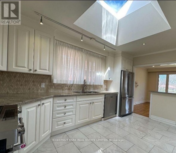 184 BURBANK DRIVE, Toronto (Bayview Village), Ontario, M2K1P4