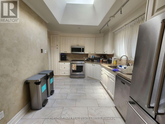 184 BURBANK DRIVE, Toronto (Bayview Village), Ontario, M2K1P4