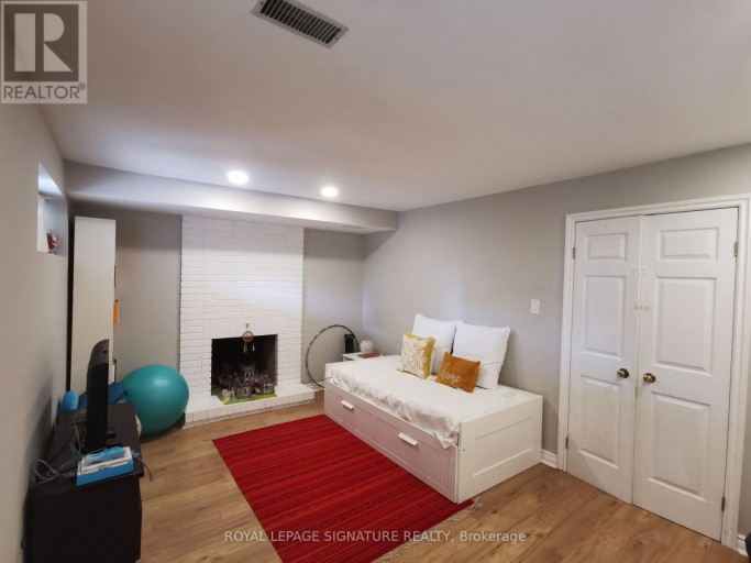 13 MULBERRY CRESCENT, Toronto (Oakwood Village), Ontario, M6C1N4
