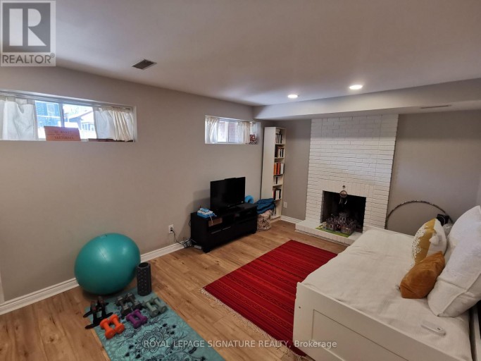 13 MULBERRY CRESCENT, Toronto (Oakwood Village), Ontario, M6C1N4