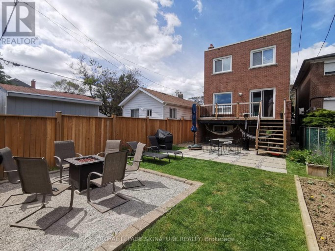 13 MULBERRY CRESCENT, Toronto (Oakwood Village), Ontario, M6C1N4