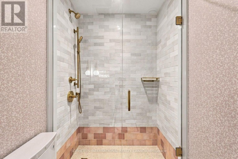 230 HILLHURST BOULEVARD, Toronto (Bedford Park-Nortown), Ontario, M5N1P4