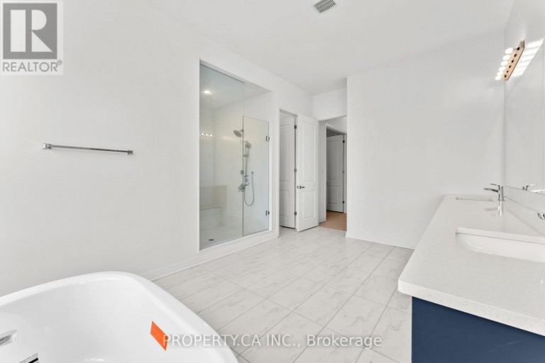 2 YACHT DRIVE, Clarington (Bowmanville), Ontario, L1C4A9