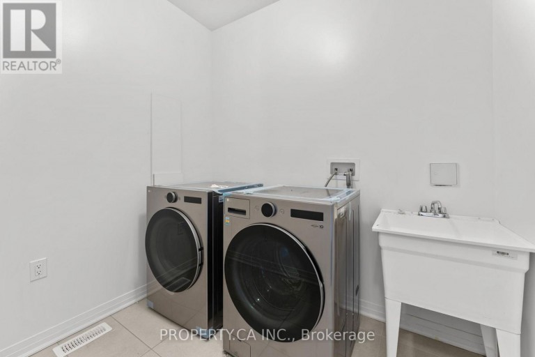 2 YACHT DRIVE, Clarington (Bowmanville), Ontario, L1C4A9