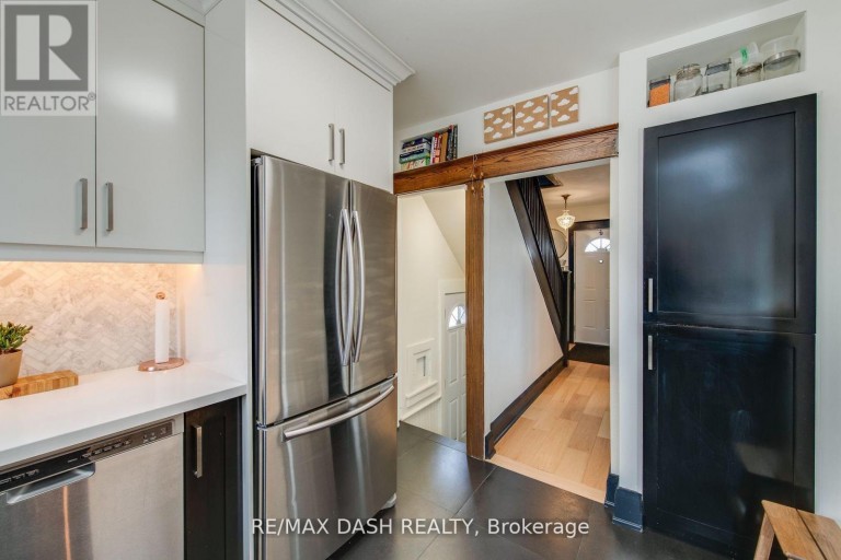 74 OAK PARK AVENUE, Toronto (Woodbine-Lumsden), Ontario, M4C4M3