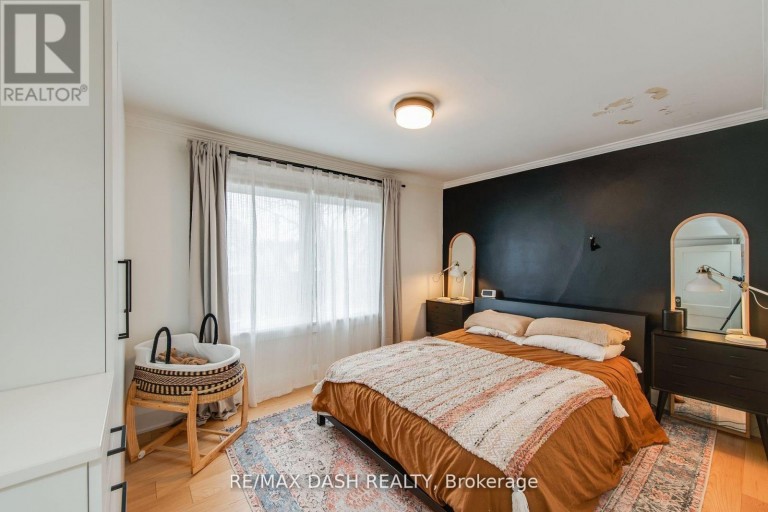 74 OAK PARK AVENUE, Toronto (Woodbine-Lumsden), Ontario, M4C4M3