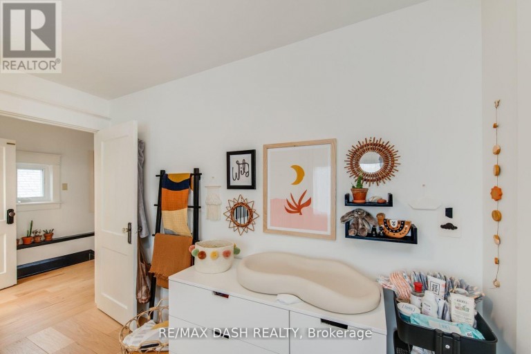 74 OAK PARK AVENUE, Toronto (Woodbine-Lumsden), Ontario, M4C4M3