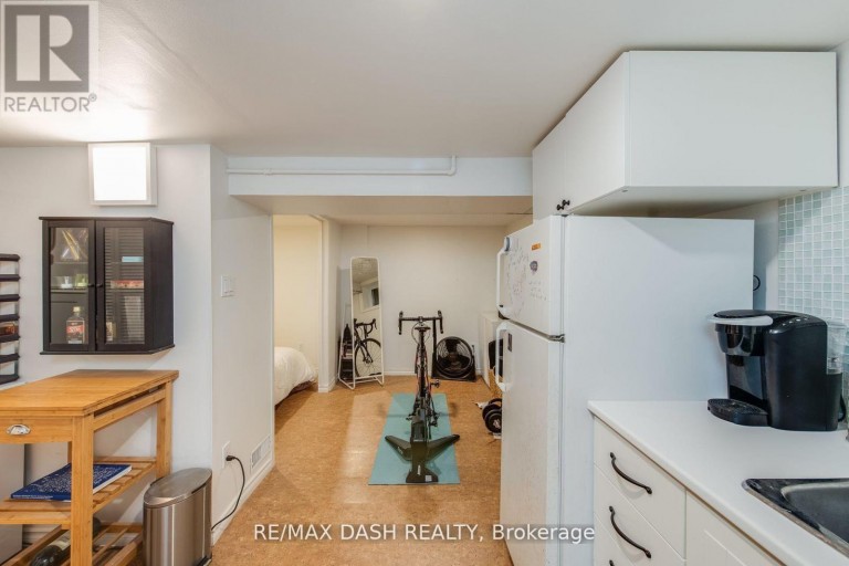 74 OAK PARK AVENUE, Toronto (Woodbine-Lumsden), Ontario, M4C4M3