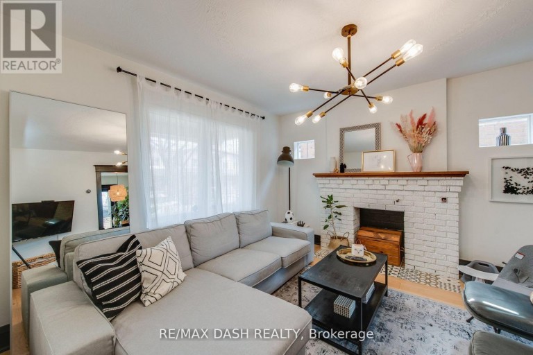 74 OAK PARK AVENUE, Toronto (Woodbine-Lumsden), Ontario, M4C4M3