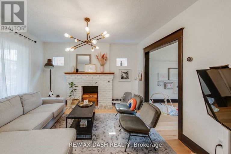 74 OAK PARK AVENUE, Toronto (Woodbine-Lumsden), Ontario, M4C4M3