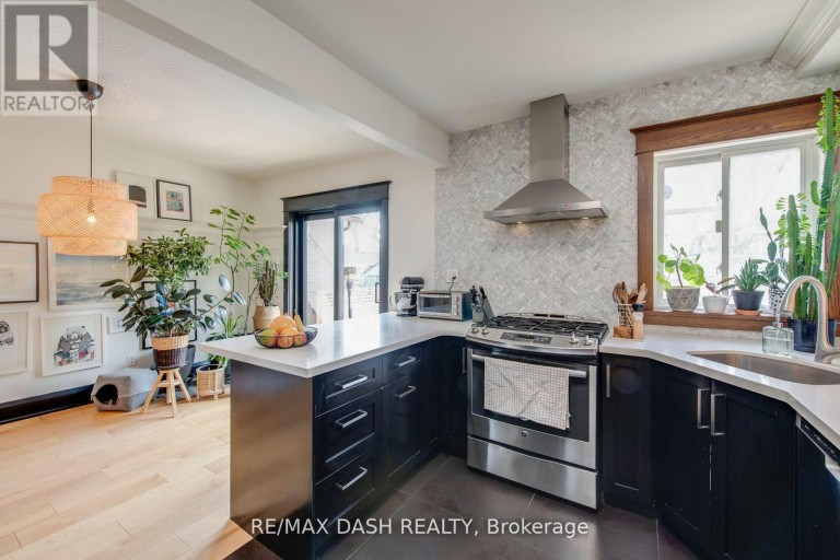 74 OAK PARK AVENUE, Toronto (Woodbine-Lumsden), Ontario, M4C4M3