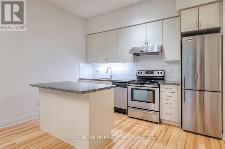 230 - 8763 BAYVIEW AVENUE, Richmond Hill (Doncrest), Ontario, L4B3V1